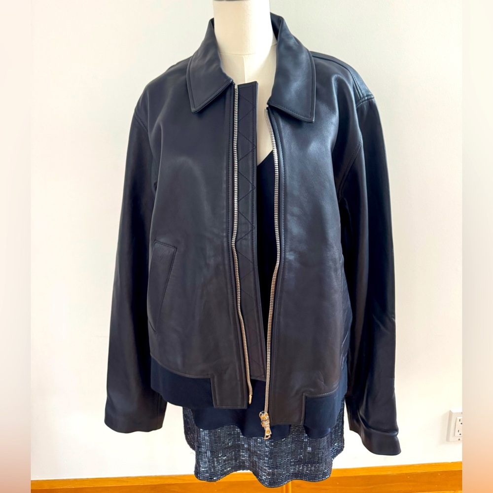 Classic NAVY Bomber Leather Jacket
Gorgeous Navy Sheep Leather
Officine Generale